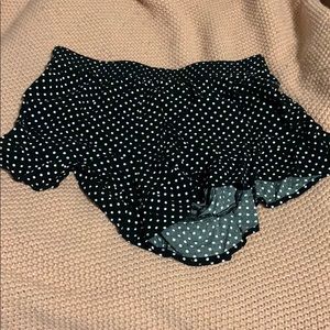 Black and white polka dot flowy shorts size s